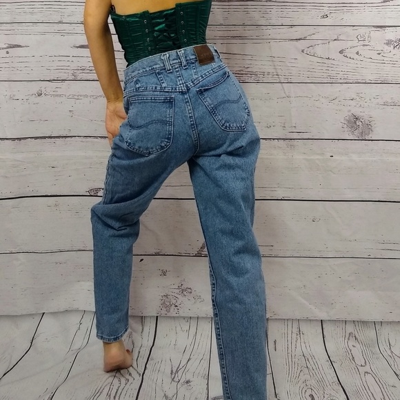 Vintage Denim - Lee riveted 80s tapered leg mom jeans